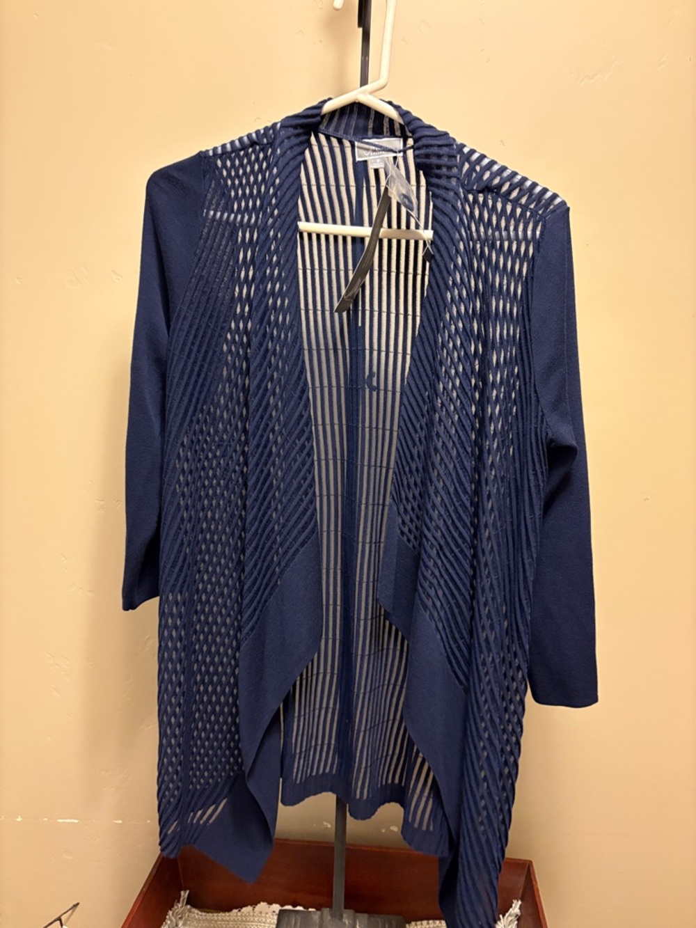 J M Collection open front three quarter sleeve cardigan/shrug.